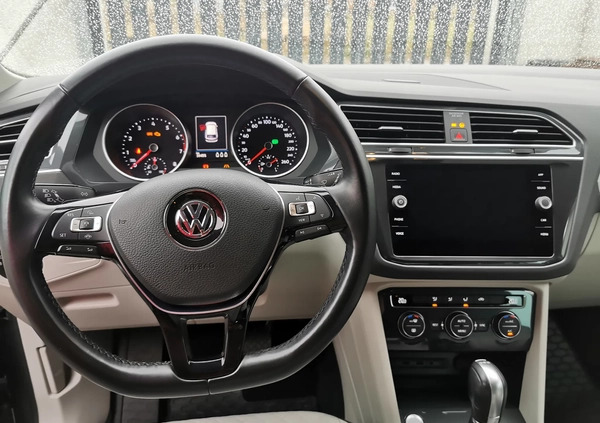 Volkswagen Tiguan cena 125000 przebieg: 40600, rok produkcji 2019 z Józefów małe 121